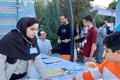 2 (1)-غرفه نبرد ایده‌ها 

به میزبانی کمیته تحقیقات و فناوری دانشجویی  
 در برنامه ی بزرگ شب‌علم، علوم پزشکی کرمان

نبرد ایده‌ها؛ نبض نوآوری در رویداد
یکی از شاخص‌ترین بخش‌های این رویداد، غرفه چالش‌برانگیز «نبرد ایده‌ها» بود.
 این بخش که به همت کمیته تحقیقات و فناوری دانشجویی طراحی شده بود، موفق به جذب و ثبت بیش از ۱۰۰ ایده خلاقانه از سوی بازدیدکنندگان شد.
 در پایان این رقابت فشرده، از ۵ ایده برتر که بیشترین امتیاز علمی و کاربردی را کسب کردند، تقدیر به عمل آمد.

۲۰خرداد ۱۴۰۵